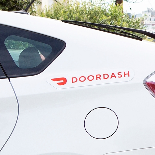  GEEKBEAR Car Magnet (2 Pack) - doordash driver Car Sign with  Doordash Logo - Reflective Waterproof Bumper Sign – No Stickers or Decals  but Magnets : Automotive